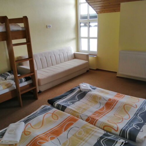 Pokoj s koupelnou  pro 4 os. (s možností přistýlky)