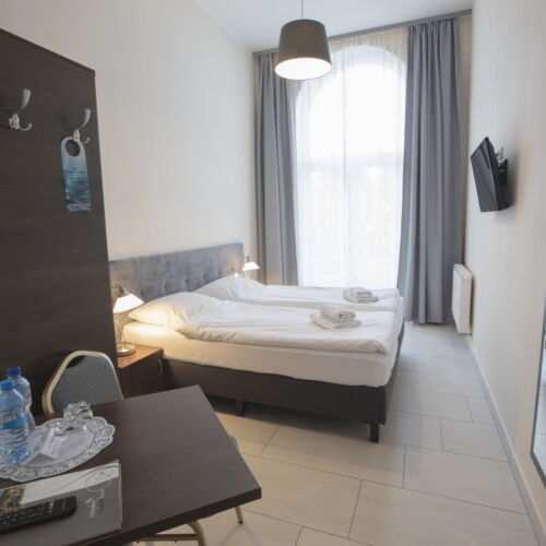 Pokoj s manželskou postelí