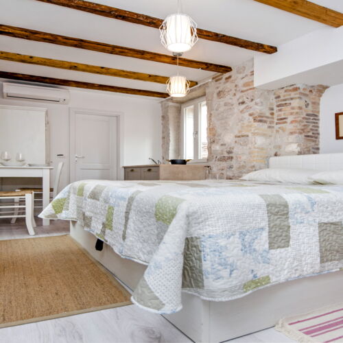 Apartament classic la etaj cu 1 camera pentru 2 pers.