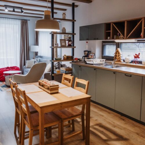 Apartament deluxe cu vedere spre munte cu 2 camere pentru 4 pers.