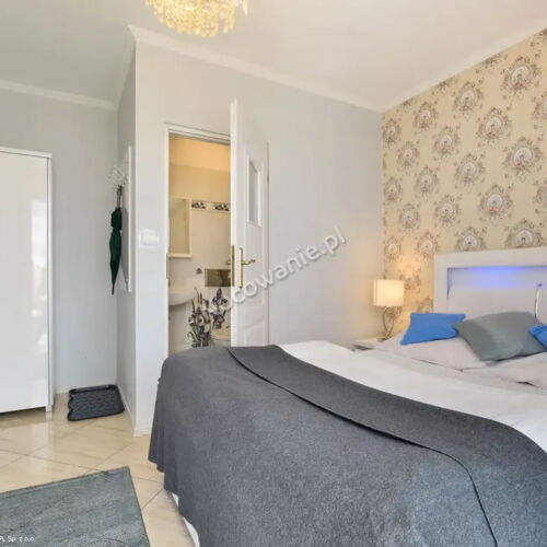 Camera dubla cu duș cu grădină