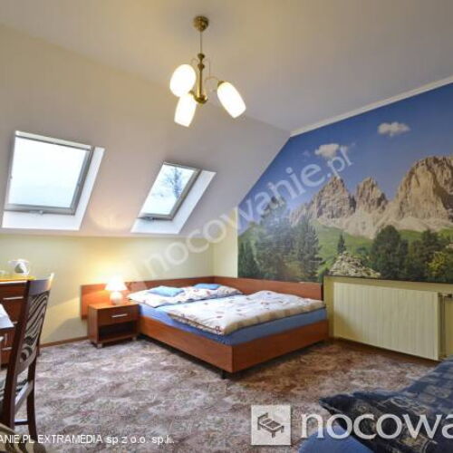 Camera tripla cu duș cu grădină