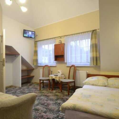 Camera dubla cu duș cu grădină