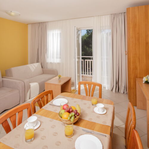 Apartament classic cu aer condiționat cu 2 camere pentru 5 pers.