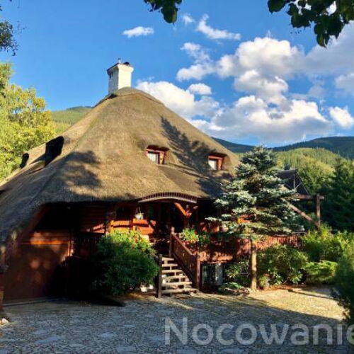 Domek drewniany 10-osobowy z prysznicem z dostępem do ogrodu