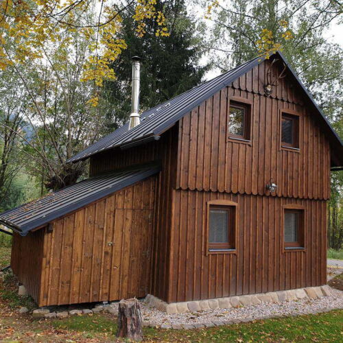 Chata (jako celek) se sprchou s vlastní kuchyňkou pro 4 os. (s možností přistýlky)