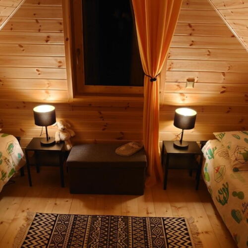 Cabană cu grădină cu vedere spre munte pentru 5 pers. (se inchirieaza doar integral)