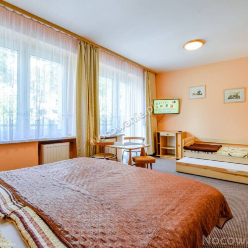 Pokój 4-osobowy z balkonem z widokiem na góry