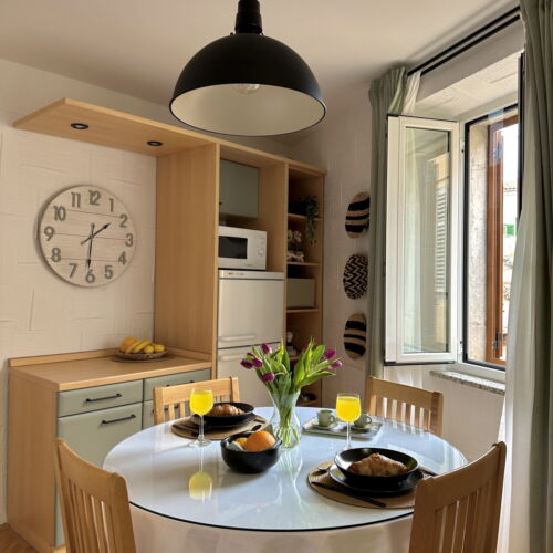 Apartament confort la etaj cu 1 camera pentru 2 pers.