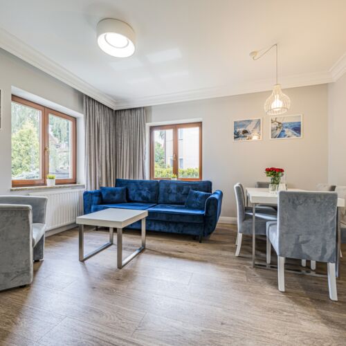 Apartament la parter cu vedere spre grădină cu 3 camere pentru 6 pers.