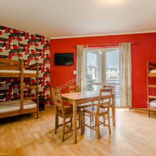 Camera cu baie lCD TV pentru 10 pers.