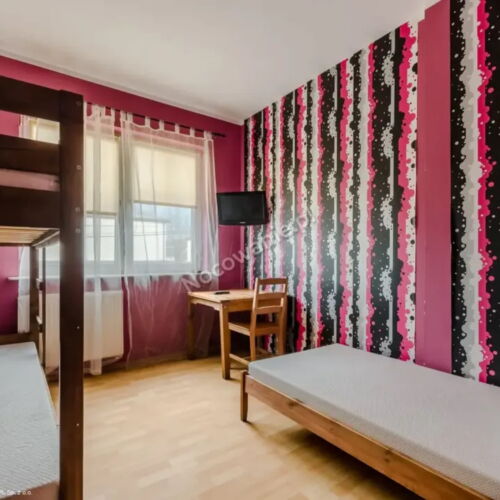 Camera cu baie comună pentru 8 pers.