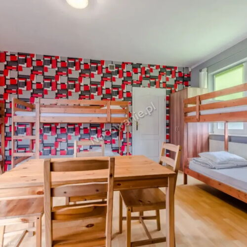 Camera cu baie cu duș pentru 10 pers.