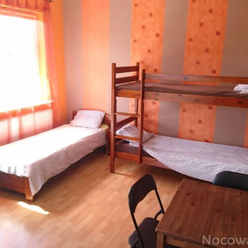 Camera cu baie comună pentru 8 pers.