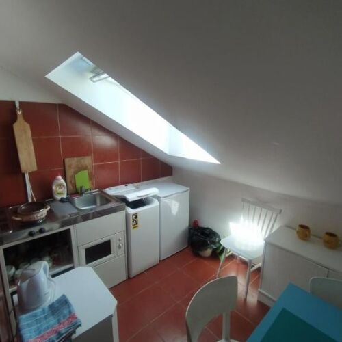 Pokoj se sprchou se společnou kuchyňkou pro 3 os.