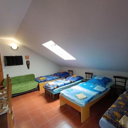 Pokoj se sprchou s terasou pro 11 os.