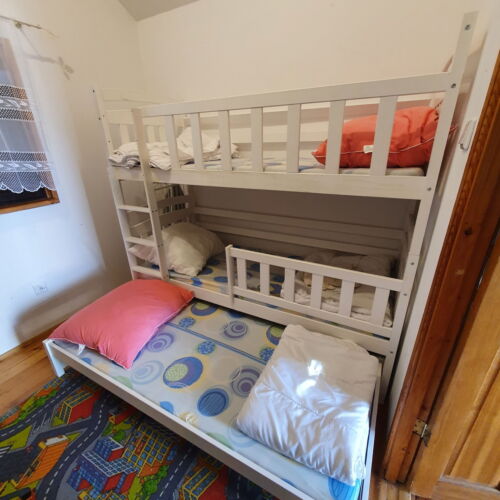 Domek drewniany 5-osobowy z klimatyzacją z prysznicem