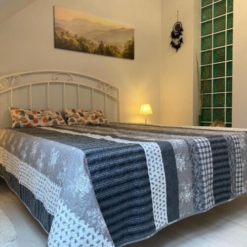 Zuhanyzós kerthelyiséggel 4 fős apartman 2 hálótérrel