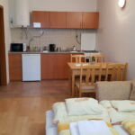 Upstairs 2-Room Apartment for 3 Persons ensuite (extra beds available)