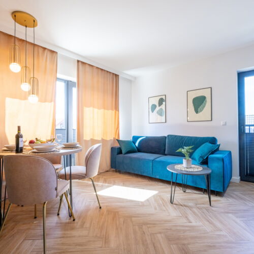 Apartament 4-osobowy na piętrze z balkonem z 2 pomieszczeniami sypialnianymi