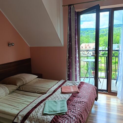 Pokój 4-osobowy na piętrze z widokiem na góry