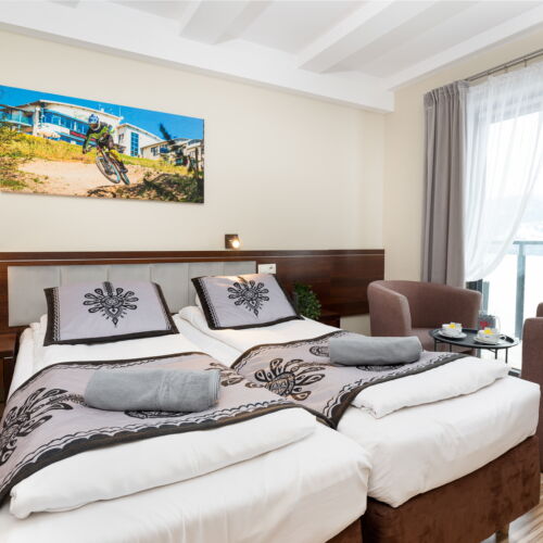 Pokój 2-osobowy na piętrze z widokiem na jezioro (możliwa dostawka)