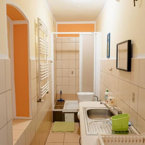 Pokój 4-osobowy Economy z widokiem na ogród