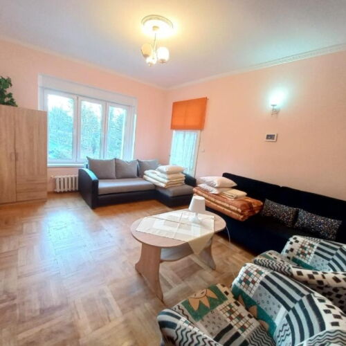 Apartament la parter cu vedere spre munte cu 1 camera pentru 4 pers.