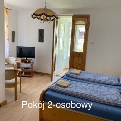 Camera dubla la etaj cu chicinetă proprie