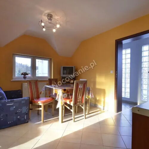 Domek całoroczny 4-osobowy z tarasem z dostępem do ogrodu