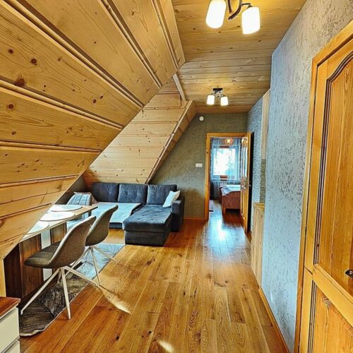 Apartman s balkónem pro 5 os. se 2 ložnicemi s výhledem na hory