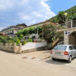 Apartman s klimatizací s terasou pro 6 os. se 2 ložnicemi A-16004-b