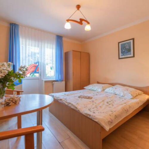 Pokój 4-osobowy z balkonem z aneksem kuchennym