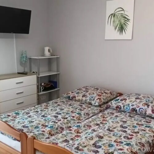 Camera cvadrupla cu duș