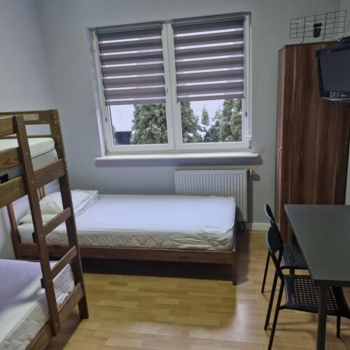 Camera tripla cu baie comună