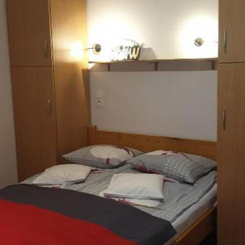 Pokoj s manželskou postelí