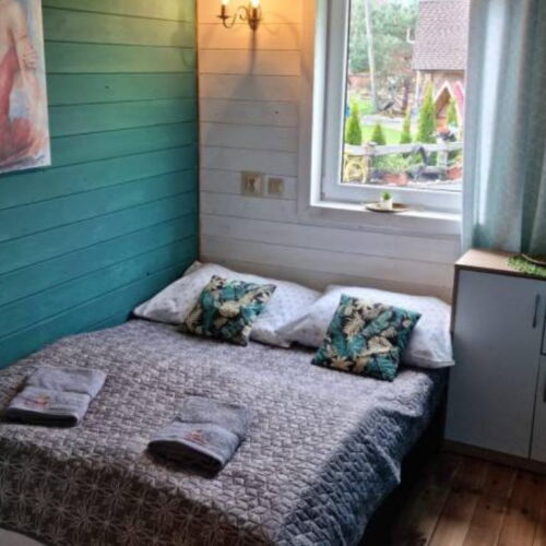 Domek drewniany 6-osobowy z prysznicem z dostępem do ogrodu