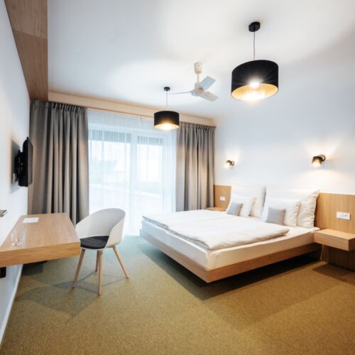 Deluxe Zweibettzimmer mit Dusche (Zusatzbett möglich)