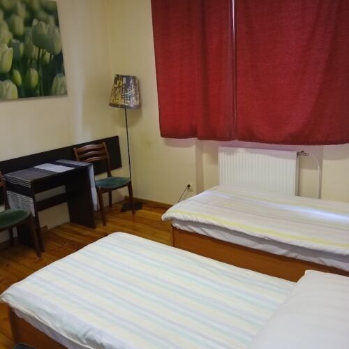 Pokój 3-osobowy na parterze ze wspólnym aneksem kuchennym