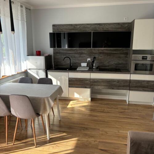 Apartament 5-osobowy z balkonem z widokiem na góry z 1 pomieszczeniem sypialnianym