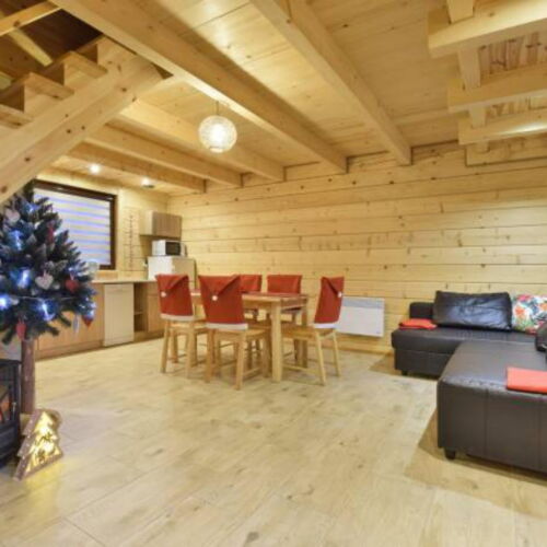 Roubenka (jako celek) se zahradou pro 8 os. s výhledem na hory