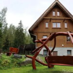 Domek drewniany 21-osobowy z tarasem z dostępem do ogrodu
