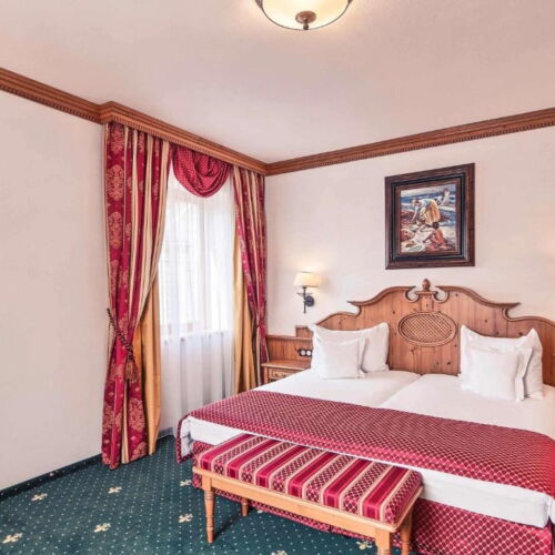 Camera dubla la etaj