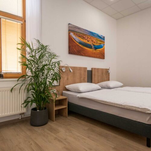 Pokoj se společnou koupelnou  pro 2 os.