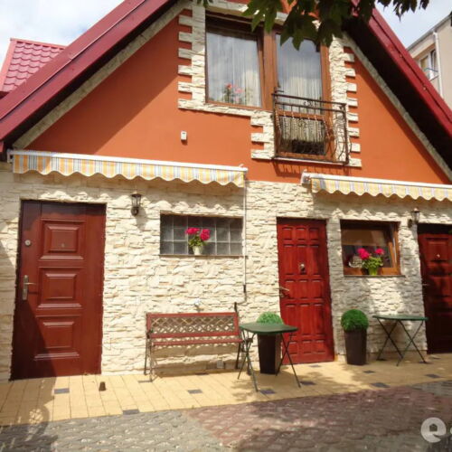 Domek drewniany 5-osobowy z prysznicem z dostępem do ogrodu