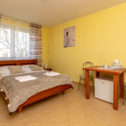 Pokój 2-osobowy na parterze z łazienką (możliwa dostawka)