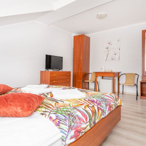 Pokój 2-osobowy na piętrze z łazienką (możliwa dostawka)