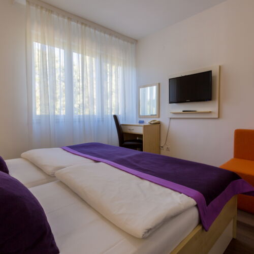 Standard Upstairs Twin Room (extra bed available)