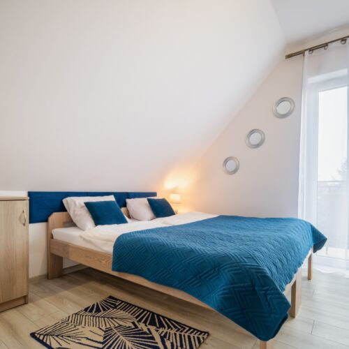 Apartament 3-osobowy z balkonem z łazienką z 1 pomieszczeniem sypialnianym