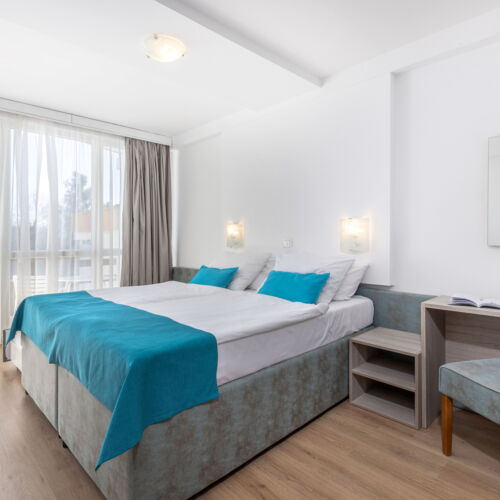 Upstairs Twin Room (extra bed available)